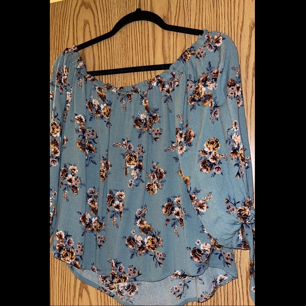 Jolt of the shoulder top